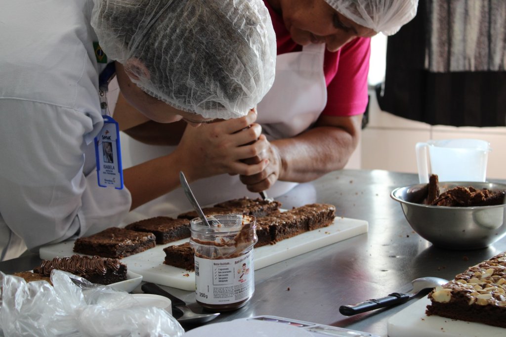 CRAS, SENAC E PREFEITURA PROMOVEM CURSO DE CONFEITARIA EM PEABIRU
