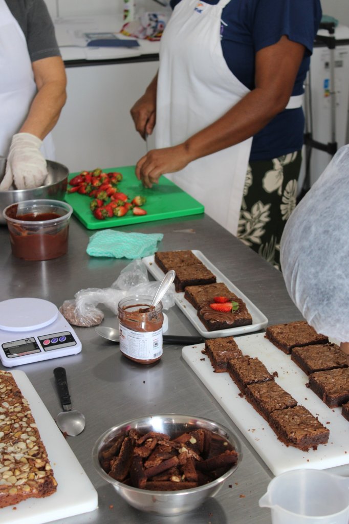 CRAS, SENAC E PREFEITURA PROMOVEM CURSO DE CONFEITARIA EM PEABIRU